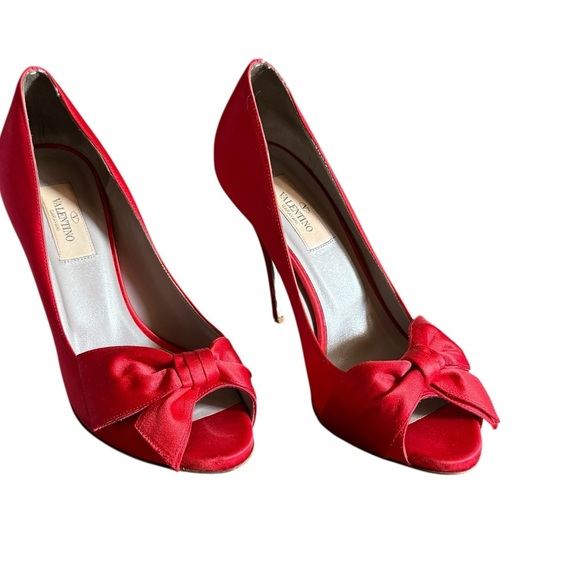 Valentino Garavani Red Satin Bow Accent Stiletto Heel Peep Toe Pumps EU 37 US 7 - Picture 1 of 12